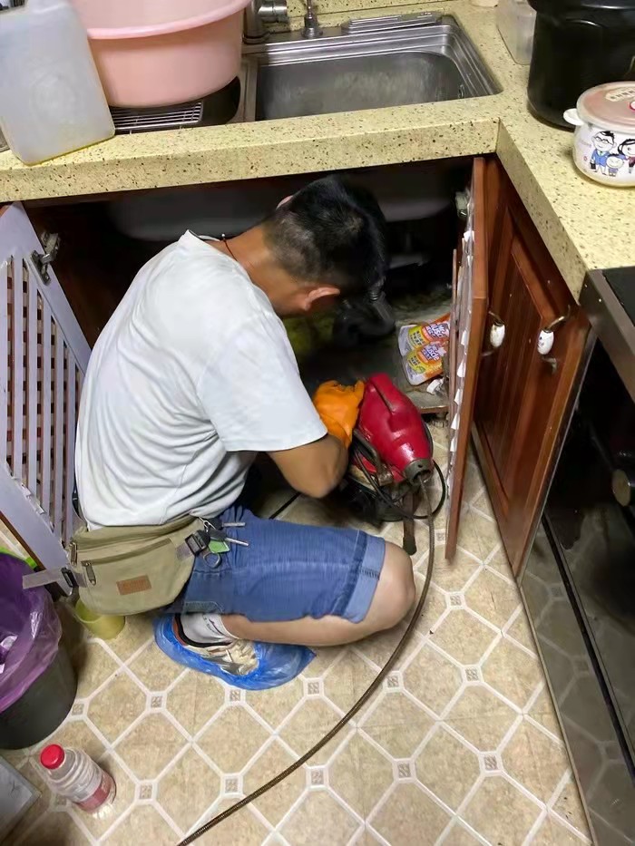 临湘通下水道